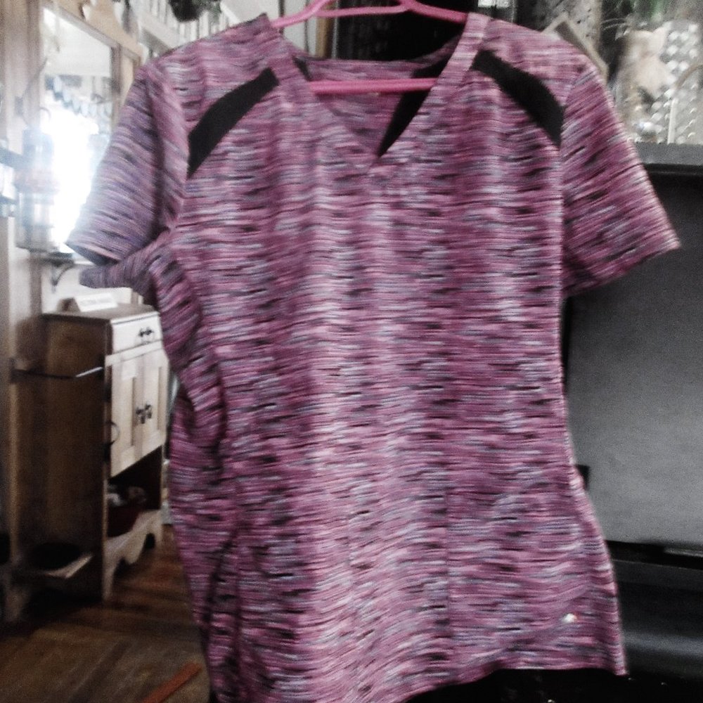 GOOD USED COND LIGHTWEIGHT SCRUB TOP L
